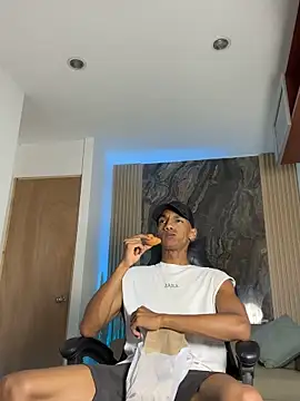 Snapshot of JulienSaint chatting on 09/12/25, 12:16 JulienSaint online show from 09/12/25, 12:16