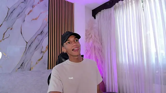 Snapshot of JulienSaint chatting on 09/14/25, 12:04 JulienSaint online show from 09/14/25, 12:04