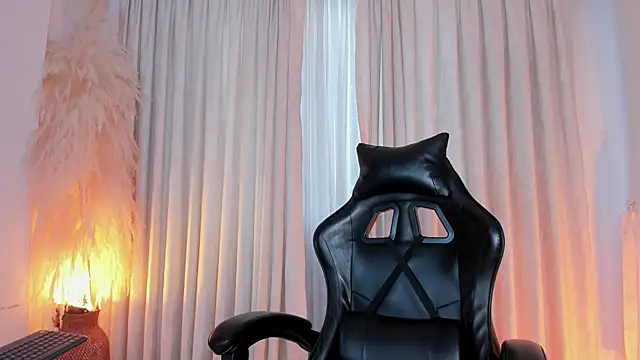 Snapshot of JulienSaint chatting on 09/17/25, 11:56 JulienSaint online show from 09/17/25, 11:56