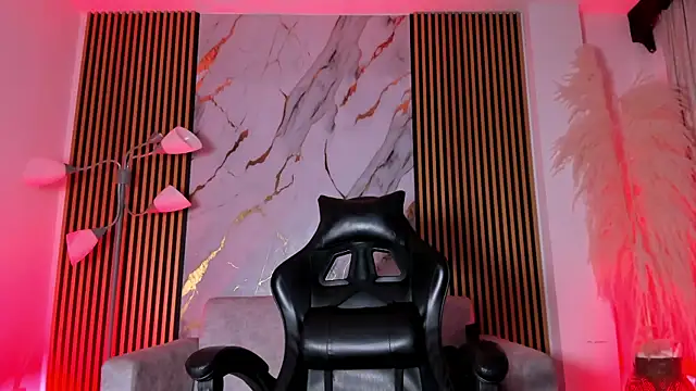 Snapshot of JulienSaint chatting on 10/02/25, 12:34 JulienSaint online show from 10/02/25, 12:34