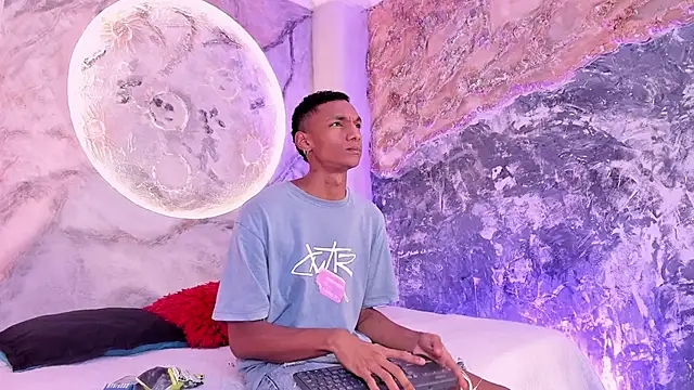 Snapshot of JulienSaint chatting on 10/04/25, 05:22 JulienSaint online show from 10/04/25, 05:22