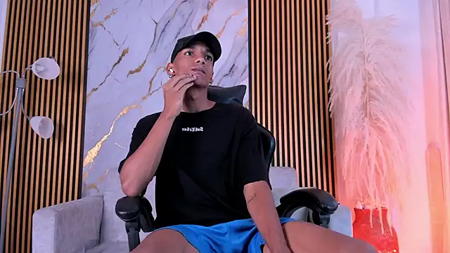 Snapshot of JulienSaint chatting on 10/09/25, 12:36 JulienSaint online show from 10/09/25, 12:36