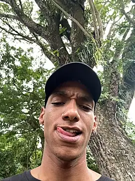 Snapshot of JulienSaint chatting on 10/10/25, 09:03 JulienSaint online show from 10/10/25, 09:03