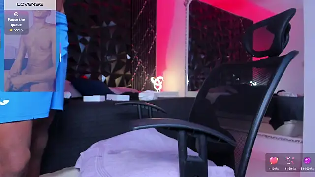 Snapshot of JulienSaint chatting on 10/11/25, 09:08 JulienSaint online show from 10/11/25, 09:08