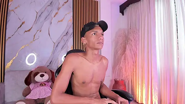 Snapshot of JulienSaint chatting on 10/30/25, 01:01 JulienSaint online show from 10/30/25, 01:01