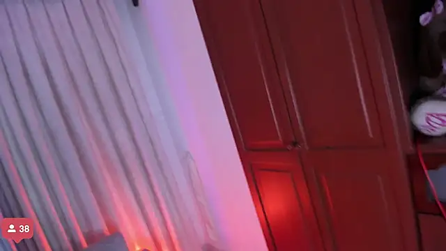 Snapshot of JulienSaint chatting on 11/06/25, 12:06 JulienSaint online show from 11/06/25, 12:06