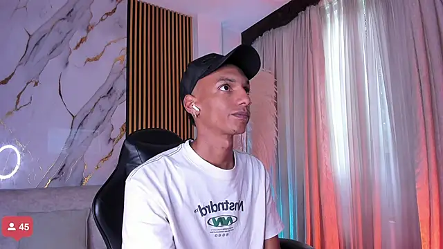 Snapshot of JulienSaint chatting on 11/07/25, 12:16 JulienSaint online show from 11/07/25, 12:16