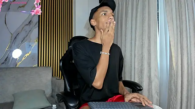 Snapshot of JulienSaint chatting on 11/25/25, 11:54 JulienSaint online show from 11/25/25, 11:54