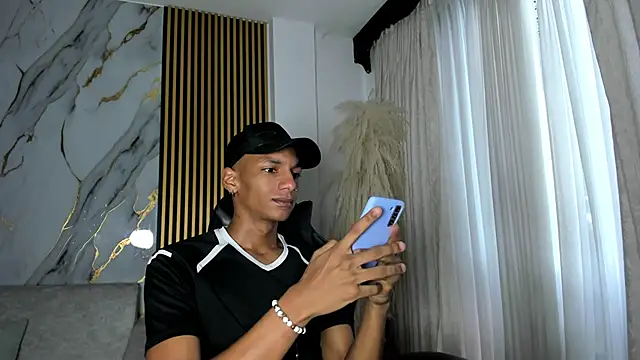 Snapshot of JulienSaint chatting on 11/26/25, 12:06 JulienSaint online show from 11/26/25, 12:06