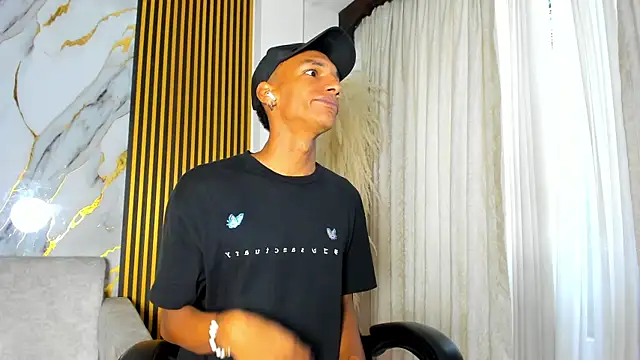 Snapshot of JulienSaint chatting on 11/28/25, 12:30 JulienSaint online show from 11/28/25, 12:30