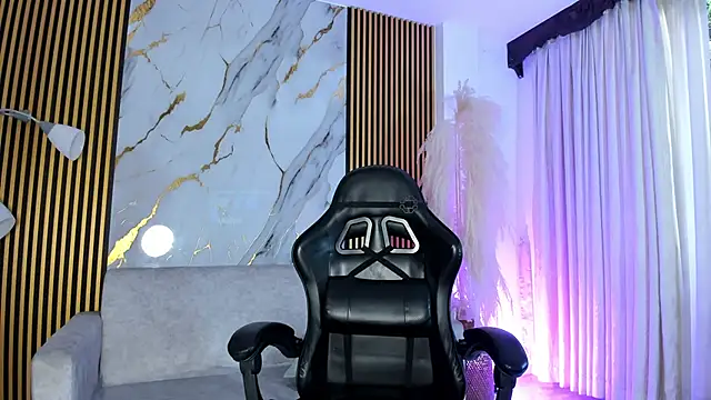 Snapshot of JulienSaint chatting on 12/02/25, 11:59 JulienSaint online show from 12/02/25, 11:59