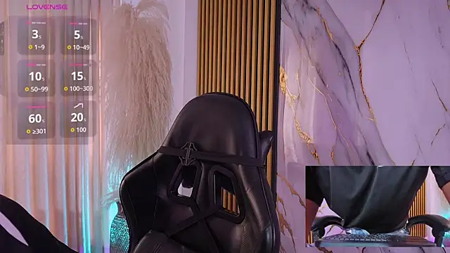 Snapshot of JulienSaint chatting on 12/15/25, 05:06 JulienSaint online show from 12/15/25, 05:06