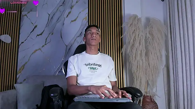 JulienSaint online show from 04/05/26, 12:13