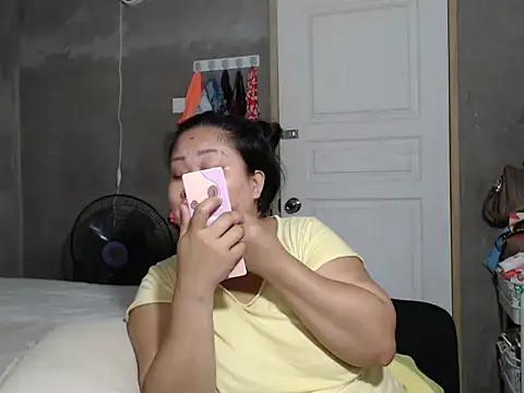 Snapshot of jengrey chatting on 12/19/25, 11:56 jengrey online show from 12/19/25, 11:56