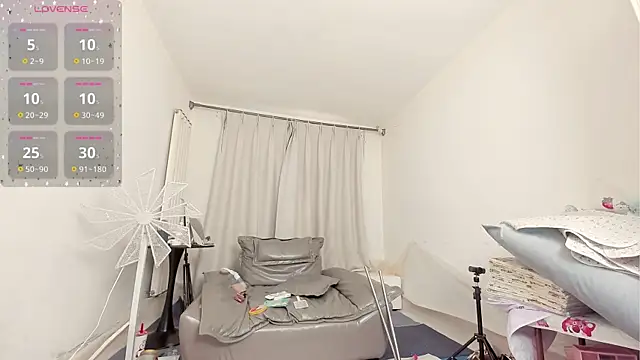 fox-yiyi online show from 11/14/25, 08:02