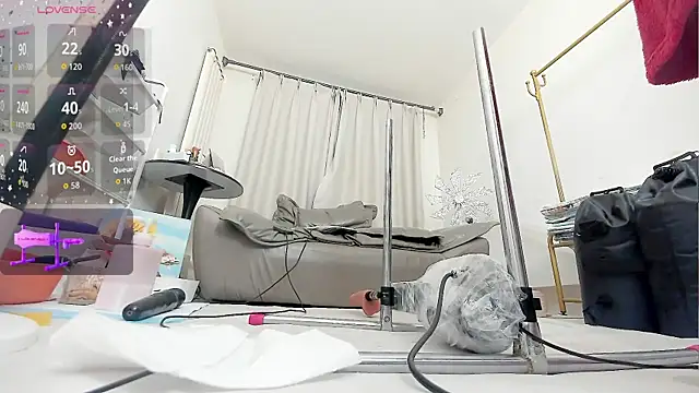 Snapshot of fox-yiyi chatting on 12/18/25, 12:11 fox-yiyi online show from 12/18/25, 12:11