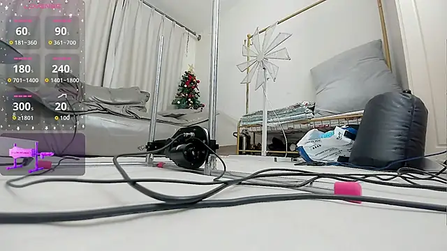 Snapshot of fox-yiyi chatting on 12/21/25, 12:01 fox-yiyi online show from 12/21/25, 12:01