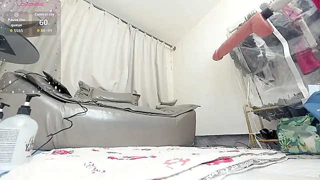 Snapshot of fox-yiyi chatting on 02/24/26, 11:52 fox-yiyi online show from 02/24/26, 11:52