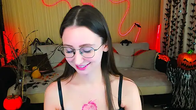 Snapshot of YourLovellyStory chatting on 10/30/25, 04:30 YourLovellyStory online show from 10/30/25, 04:30