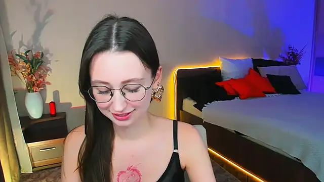 Snapshot of YourLovellyStory chatting on 11/06/25, 07:26 YourLovellyStory online show from 11/06/25, 07:26