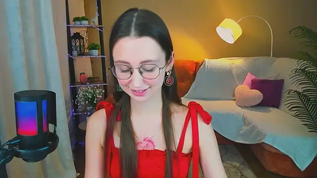 Snapshot of YourLovellyStory chatting on 11/16/25, 04:23 YourLovellyStory online show from 11/16/25, 04:23