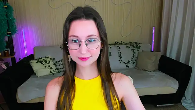 Snapshot of YourLovellyStory chatting on 11/24/25, 04:51 YourLovellyStory online show from 11/24/25, 04:51