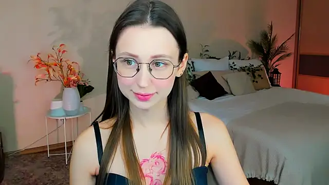 Snapshot of YourLovellyStory chatting on 11/26/25, 09:21 YourLovellyStory online show from 11/26/25, 09:21