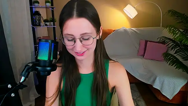 Snapshot of YourLovellyStory chatting on 12/01/25, 04:34 YourLovellyStory online show from 12/01/25, 04:34