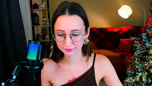 Snapshot of YourLovellyStory chatting on 12/15/25, 04:55 YourLovellyStory online show from 12/15/25, 04:55