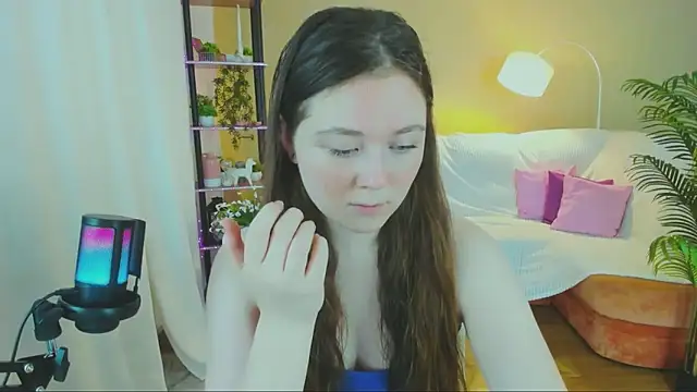 AlluringLookk online show from 09/24/25, 12:08