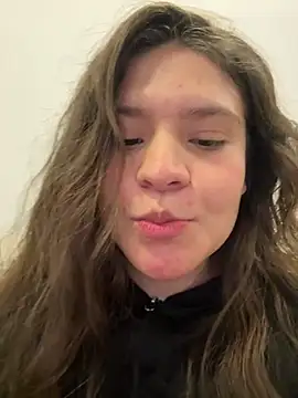 Snapshot of Emilyybennet_ chatting on 06/04/26, 03:23 Emilyybennet online show from 06/04/26, 03:23