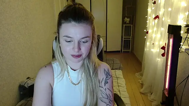 Snapshot of AngelicaHollywood chatting on 12/16/25, 08:14 AngelicaHollywood online show from 12/16/25, 08:14