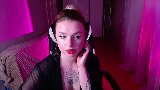 Snapshot of AngelicaHollywood chatting on 02/16/26, 06:15 AngelicaHollywood online show from 02/16/26, 06:15