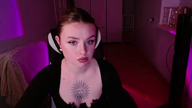 Snapshot of AngelicaHollywood chatting on 02/25/26, 09:46 AngelicaHollywood online show from 02/25/26, 09:46