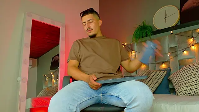 MrFox   online show from 02/17/26, 07:42