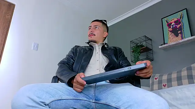 MrFox   online show from 03/12/26, 07:20