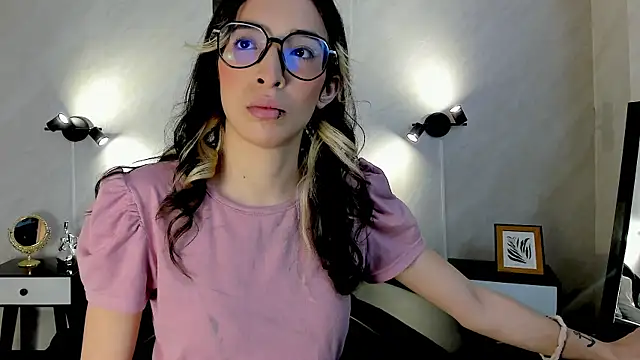 Emilia Bons online show from 12/02/25, 01:39