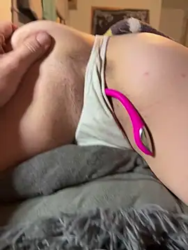 Snapshot of heycutie18 chatting on 10/24/25, 11:45 heycutie18 online show from 10/24/25, 11:45