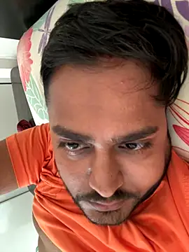 Snapshot of blrguychub chatting on 11/15/25, 06:33 blrguychub online show from 11/15/25, 06:33