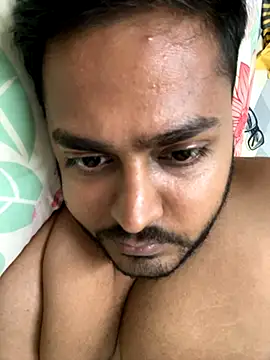 Snapshot of blrguychub chatting on 11/16/25, 01:06 blrguychub online show from 11/16/25, 01:06