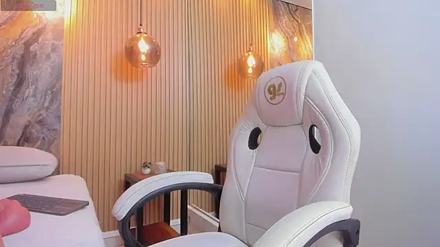 chloe murray online show from 09/27/25, 05:51