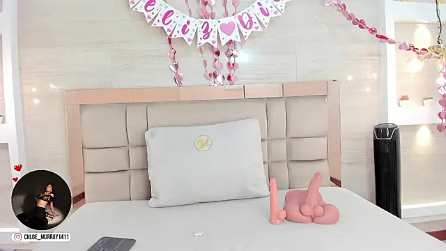 Snapshot of chloe_murray chatting on 02/13/26, 12:01 chloe murray online show from 02/13/26, 12:01