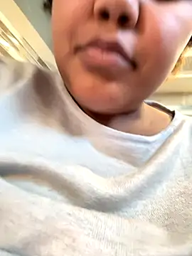 Snapshot of chocolate_bella chatting on 10/26/25, 08:26 chocolate bella online show from 10/26/25, 08:26