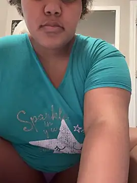 Snapshot of chocolate_bella chatting on 10/30/25, 03:02 chocolate bella online show from 10/30/25, 03:02