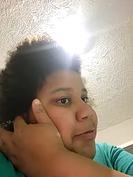 Snapshot of chocolate_bella chatting on 11/25/25, 05:18 chocolate bella online show from 11/25/25, 05:18