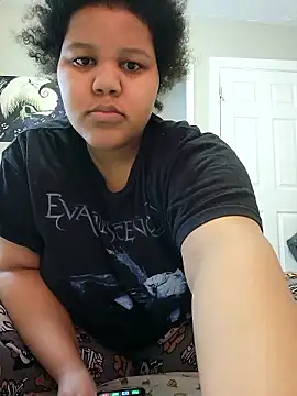 Snapshot of chocolate_bella chatting on 01/17/26, 04:11 chocolate bella online show from 01/17/26, 04:11