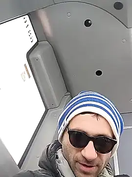 Snapshot of vasgabri chatting on 01/11/26, 11:04 vasgabri online show from 01/11/26, 11:04