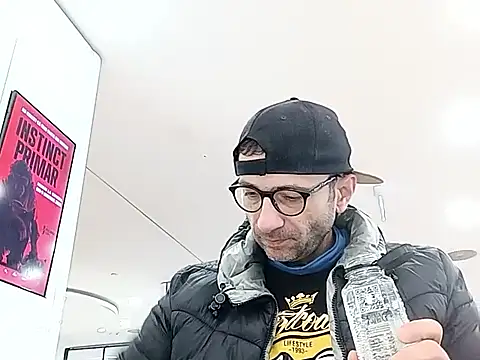 Snapshot of vasgabri chatting on 01/12/26, 11:15 vasgabri online show from 01/12/26, 11:15