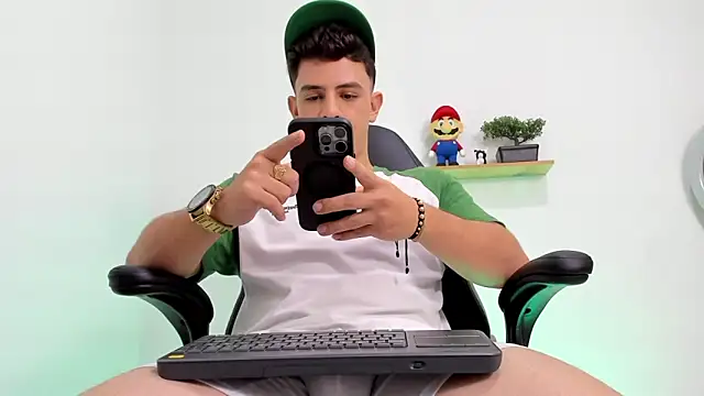 Mikecooper online show from 10/24/25, 04:53