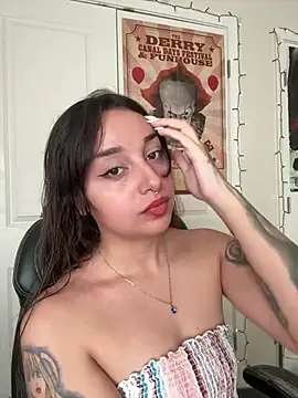 CharmingMaddie online show from 01/13/26, 04:56